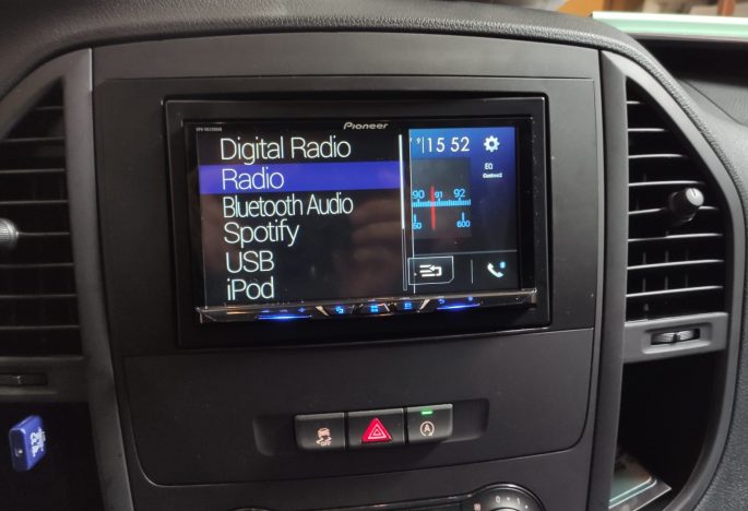 Instalación pantalla CarPlay y Android Auto en Mercedes Vito